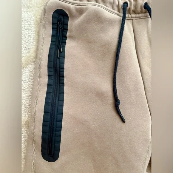 Nike Men’s Joggers - tan, small, EUC - Picture 4 of 5